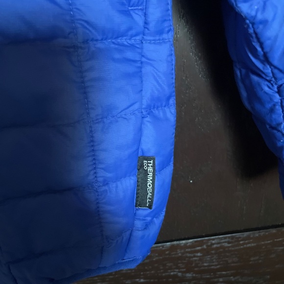 Boys Thermoball North Face jacket 2T - Picture 4 of 4